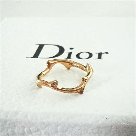 Bague Dior Bois de Rose en or rose et diamants .